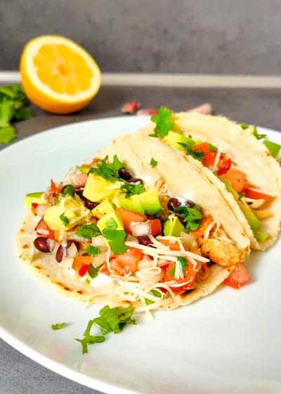 Gefüllte Maistortillas wie aus Mexico mit Pico de Gallo und Guacamole.