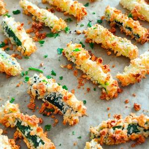 Knusprige Zucchini-Parmesan-Pommes