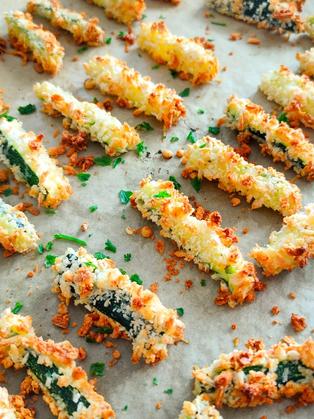 Knusprige Zucchini-Parmesan-Pommes