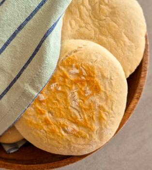 Fluffiges Pita-Brot: Der Alleskönner für deine Fusion-Küche