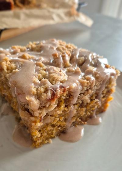 Karottenkuchen mit Zimtstreuseln & Zuckerguss - Hauptbild