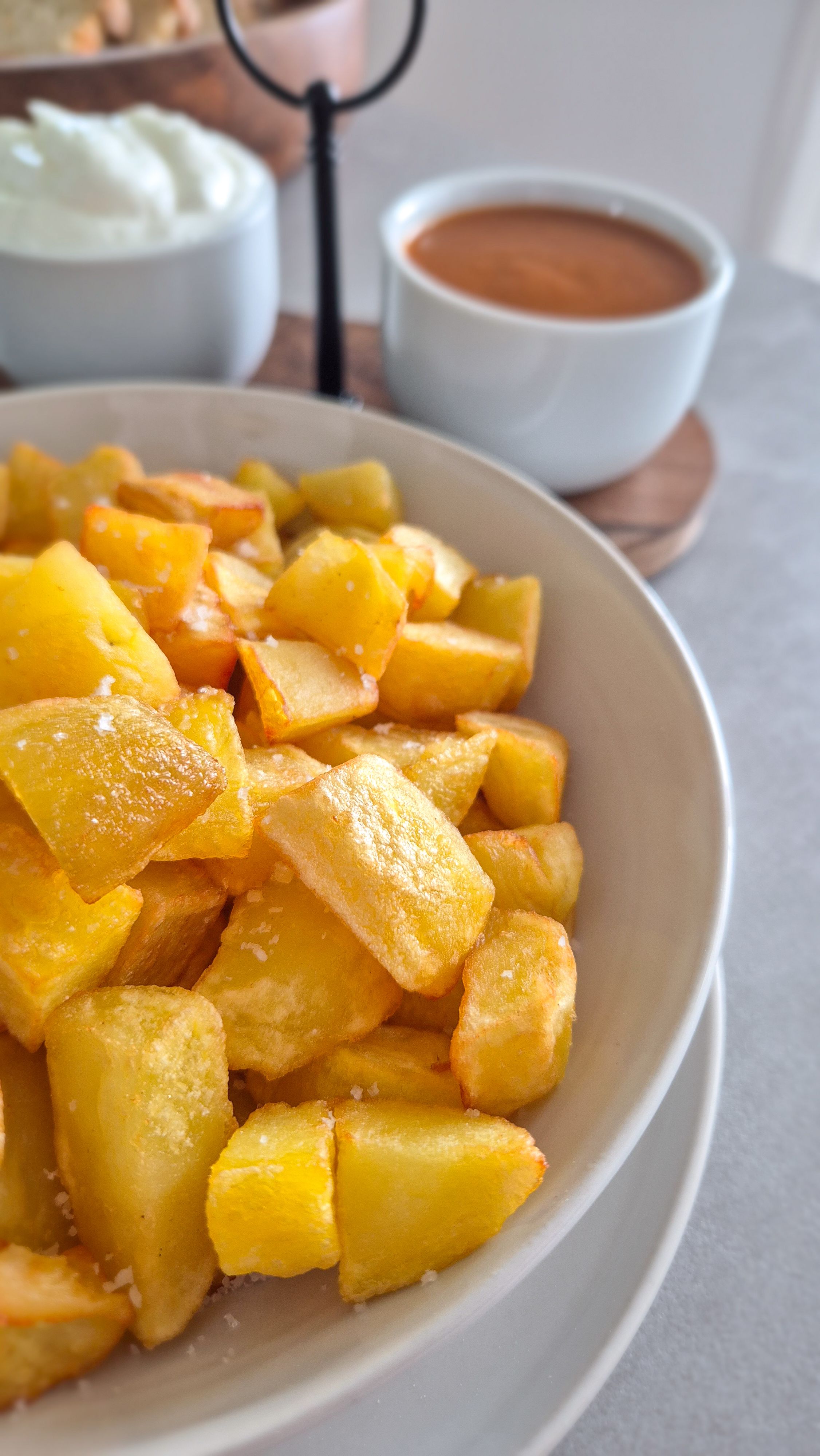 Patatas Bravas – Der feurige Klassiker aus den Gassen Madrids - Thumbnail 2