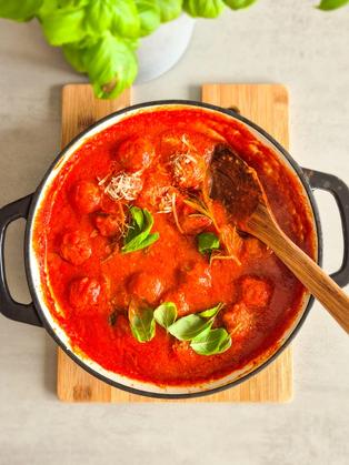 Meatballs in fruchtiger Pomodoro-Sauce