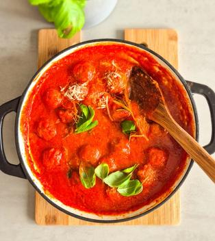 Meatballs in fruchtiger Pomodoro-Sauce