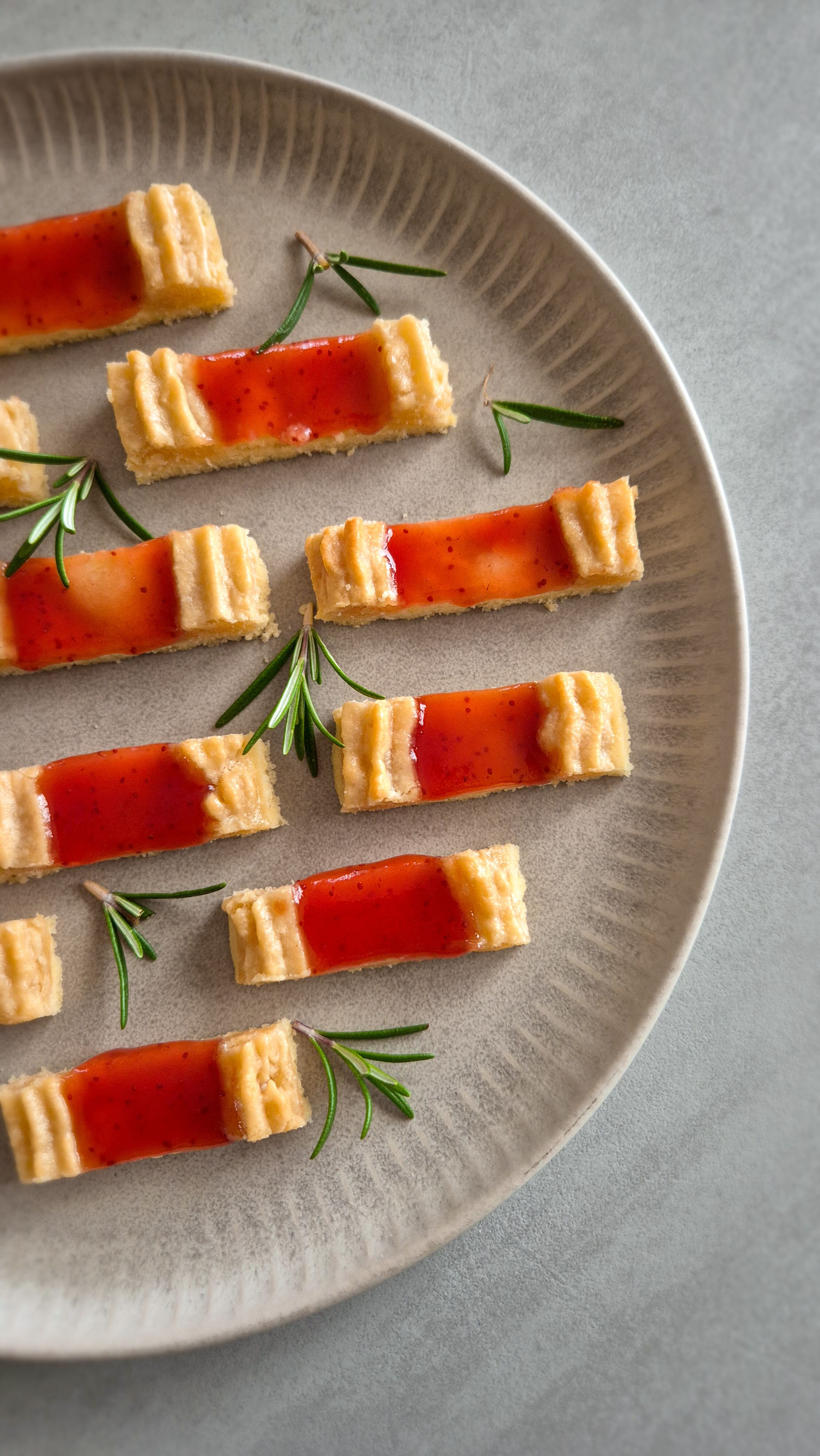Eisenbahner Plätzchen – zarte Marzipanplätzchen mit fruchtiger Marmelade - Thumbnail 2