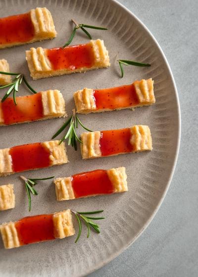 Eisenbahner Plätzchen – zarte Marzipanplätzchen mit fruchtiger Marmelade - Bild 2