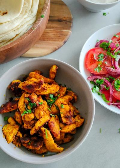 Fertiges Chicken Shawarma zum Servieren