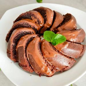 Saftiger Schoko-Gugelhupf