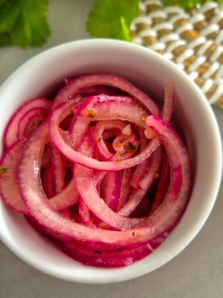 Mexikanische Pickled Onions: Ein Topping für Tacos & Co.