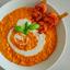 Rote Linsen-Kokossuppe mit Garnelenspießen