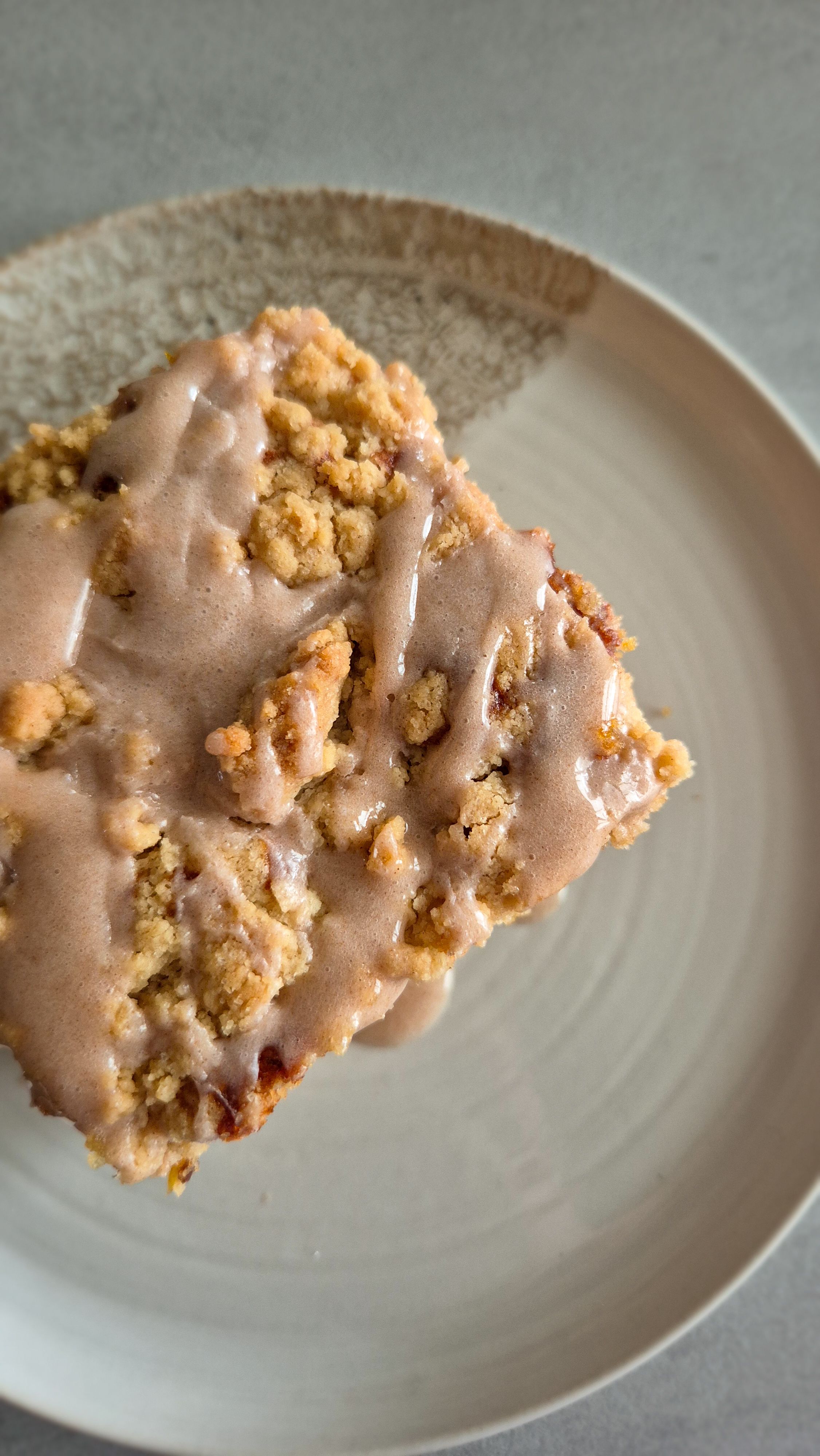 Karottenkuchen mit Zimtstreuseln & Zuckerguss - Thumbnail 4