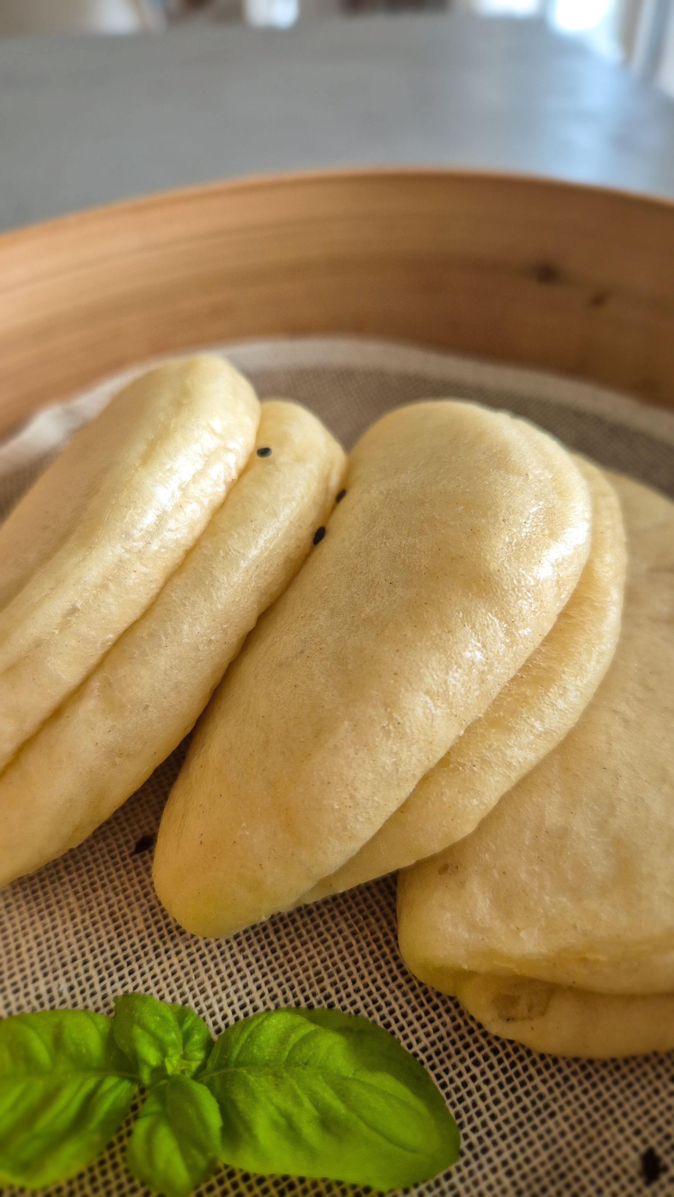 Fluffige Bao Buns: Das ultimative Grundrezept für asiatische Dampfbrötchen - Thumbnail 4