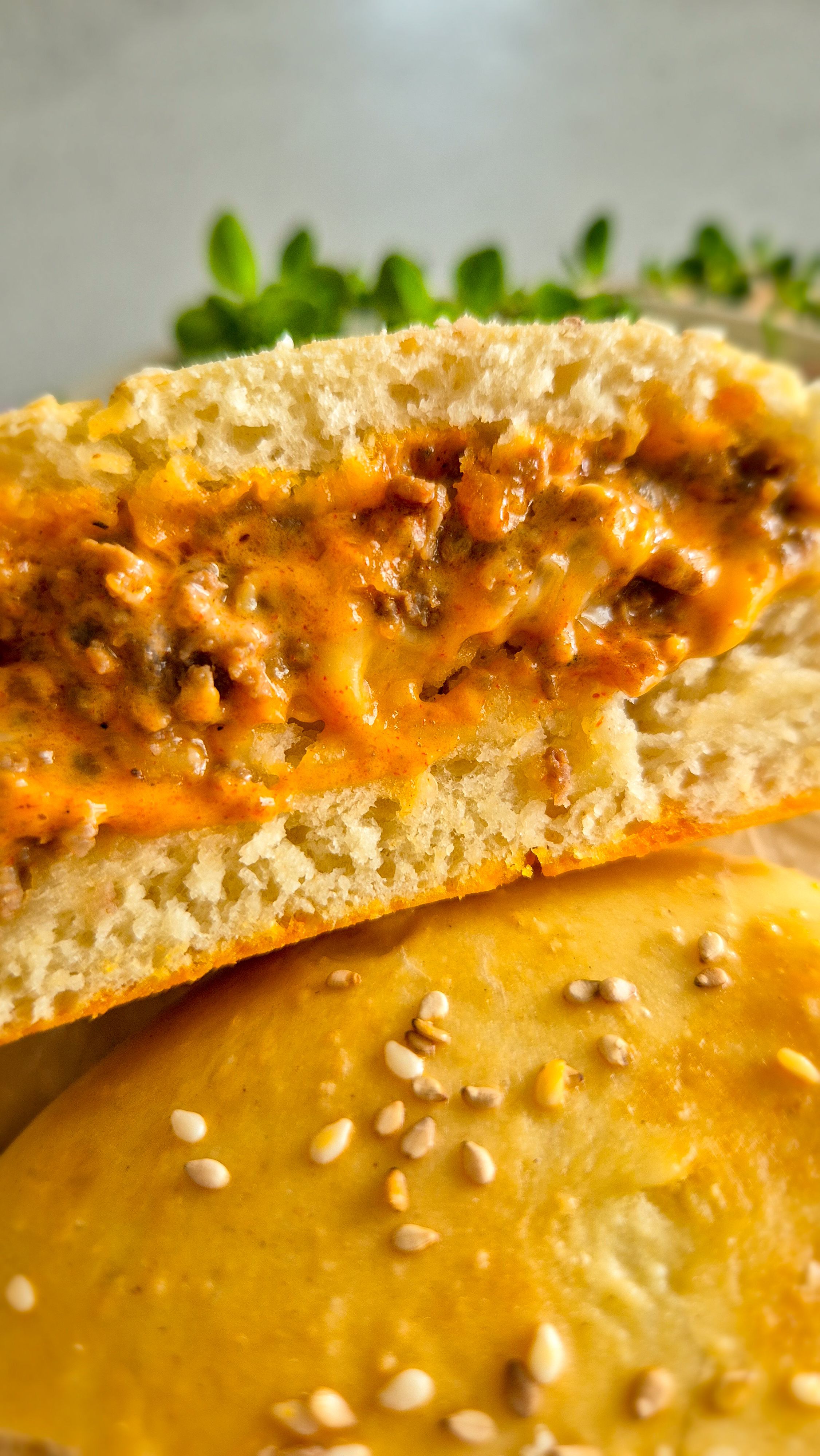Virale Cheeseburger Pockets mit würzig-cremiger Füllung und goldbrauner Brioche.