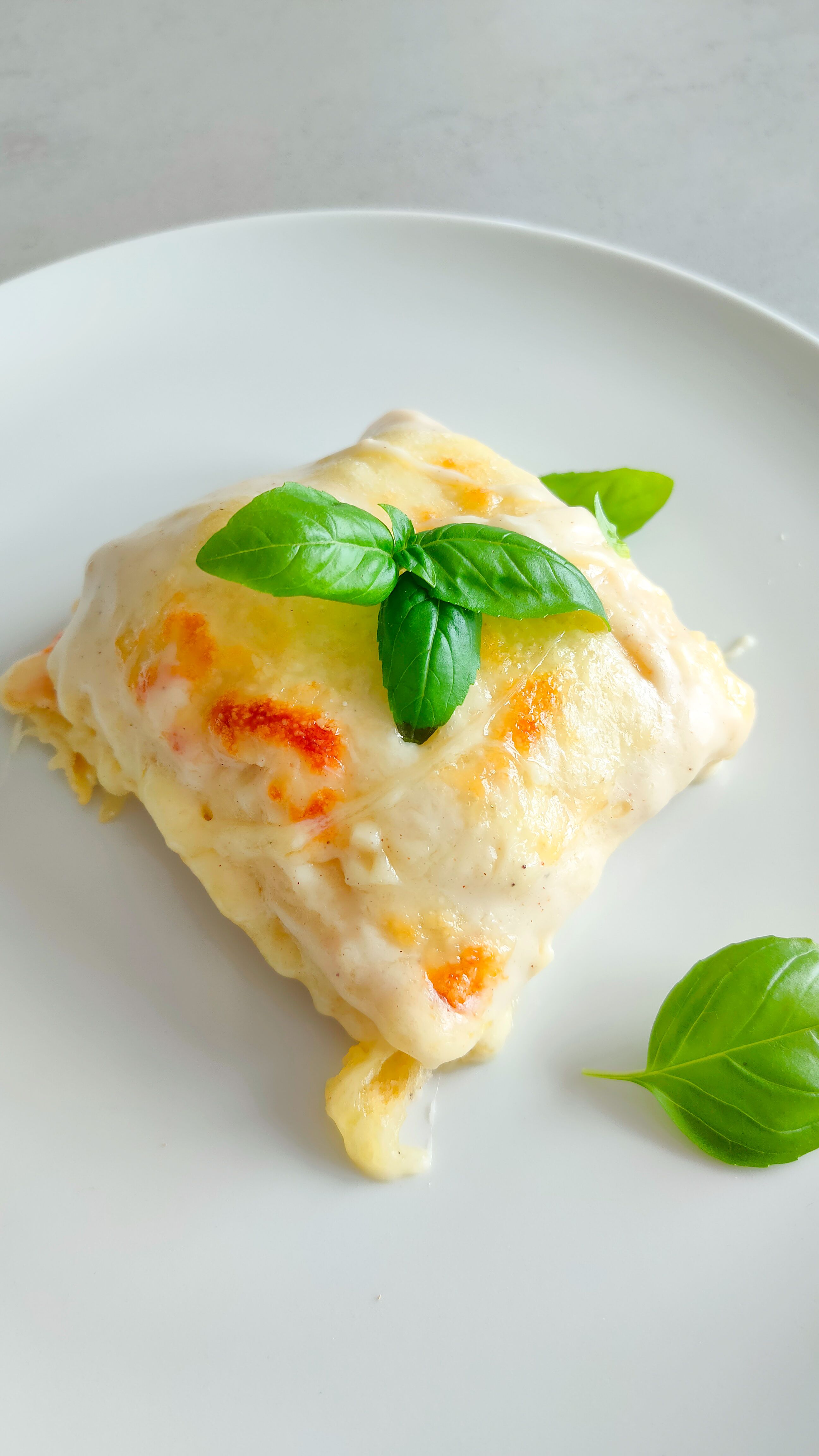 Gefüllter Crêpes-Auflauf mit Béchamelsauce