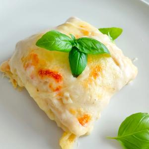 Gefüllter Crêpes-Auflauf mit Béchamelsauce