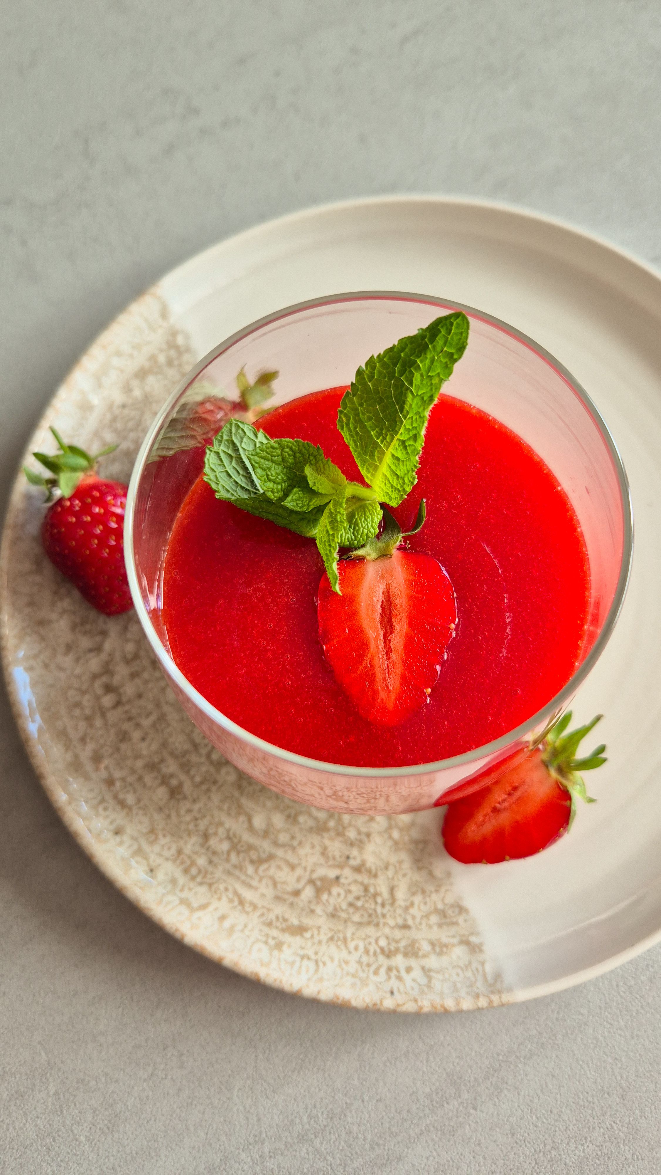 Panna Cotta mit frischer Erdbeersauce
