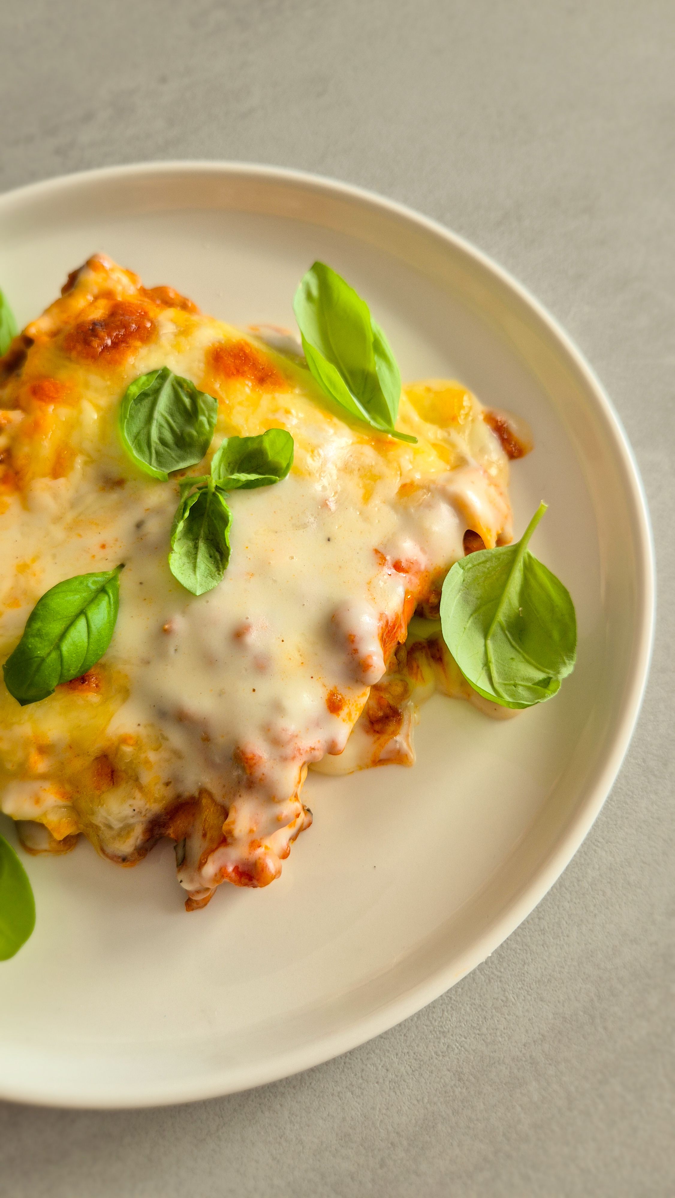 Klassische Lasagne mit cremiger Béchamelsauce und Parmesan