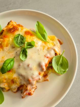 Klassische Lasagne mit cremiger Béchamelsauce und Parmesan