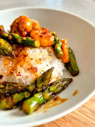 Spargel mit Garnelen - Asiatische Art