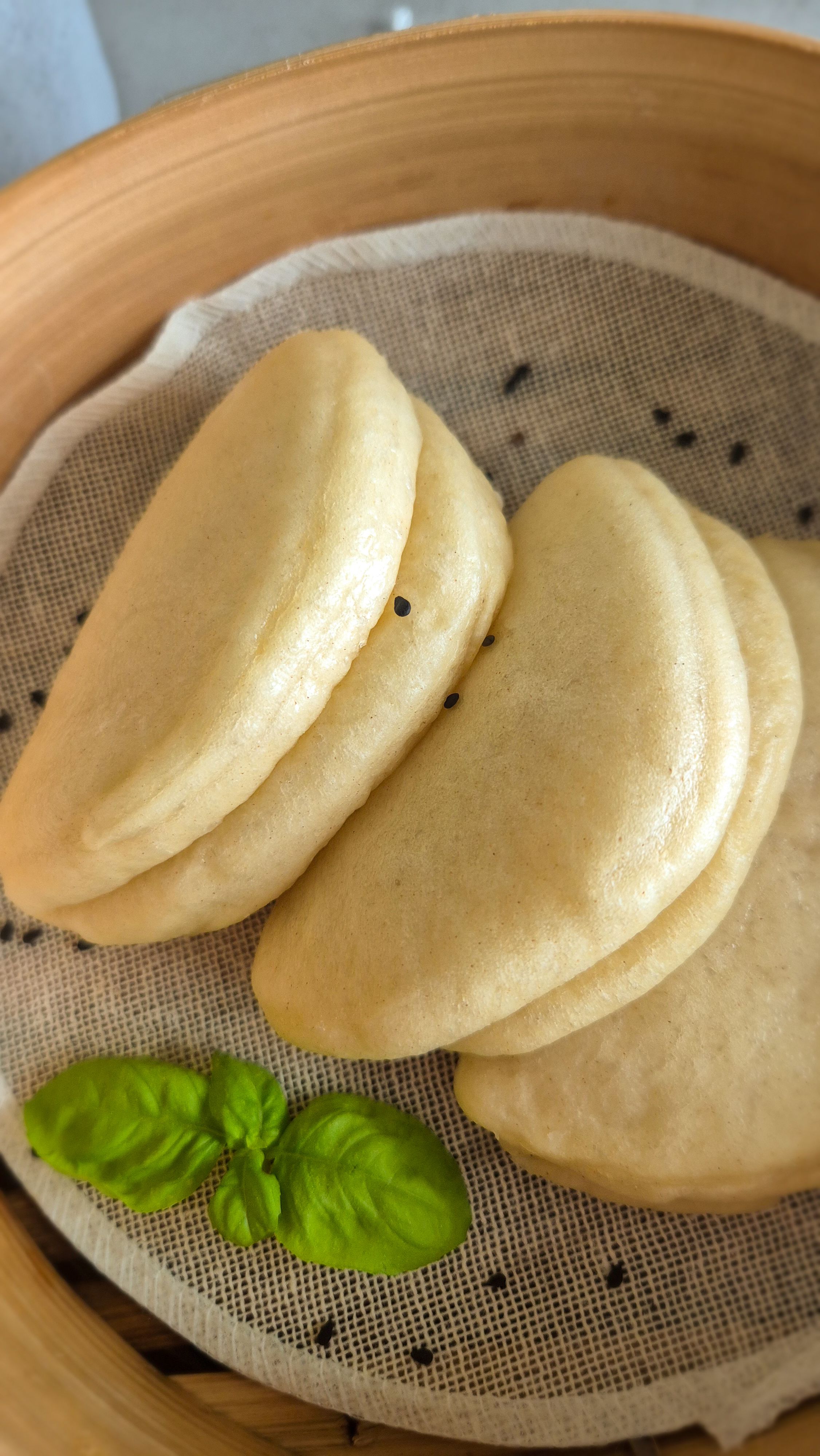 Fluffige Bao Buns: Das ultimative Grundrezept für asiatische Dampfbrötchen - Thumbnail 3