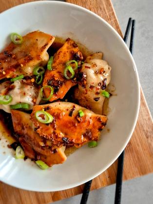 Gyoza in scharfer Chili Öl Sauce