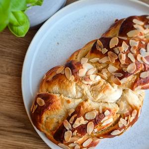 Marzipan Hefezopf – weich, aromatisch & perfekt für die Feiertage