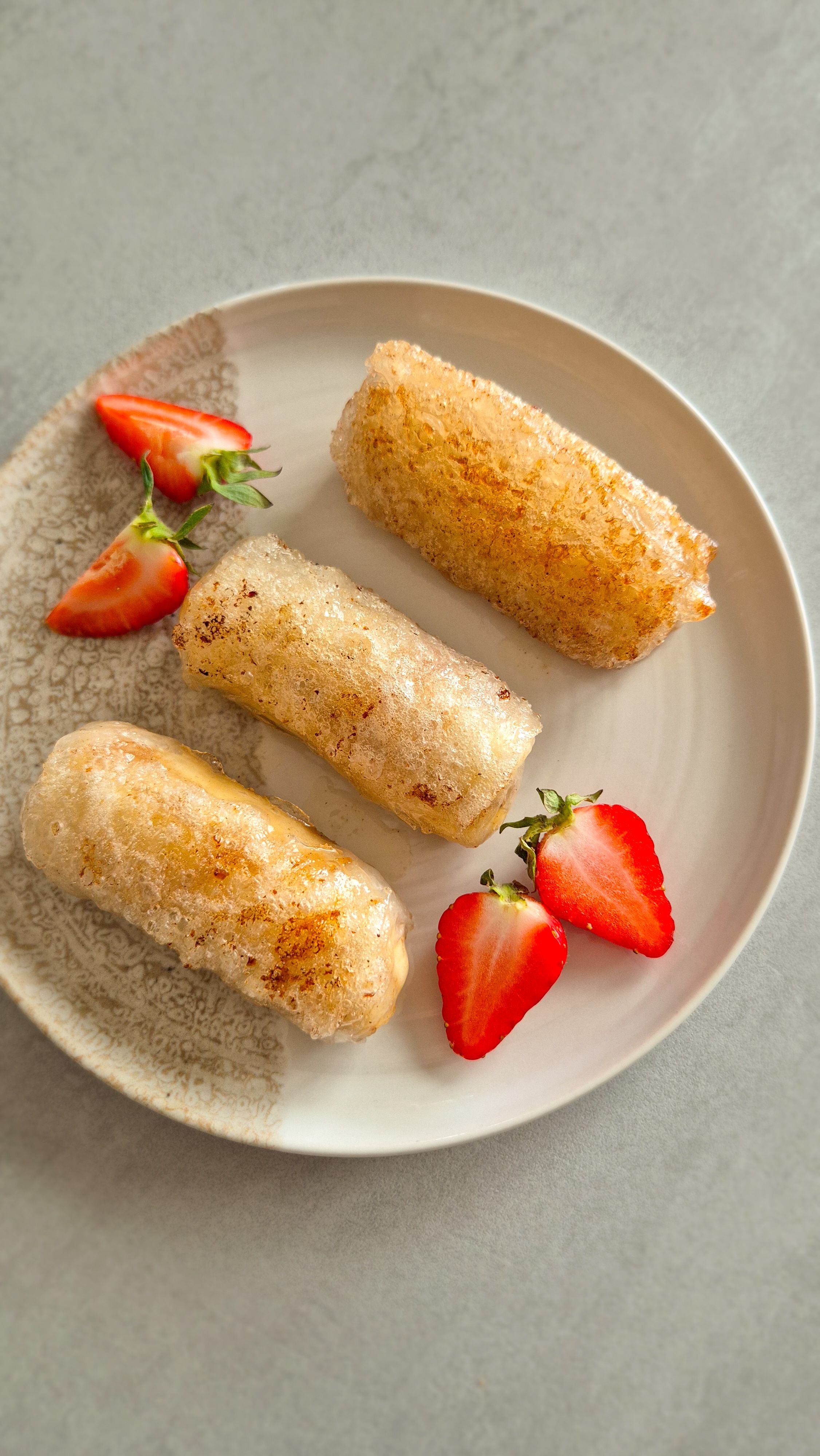 Karamellisierte Bananen-Reispapier-Röllchen