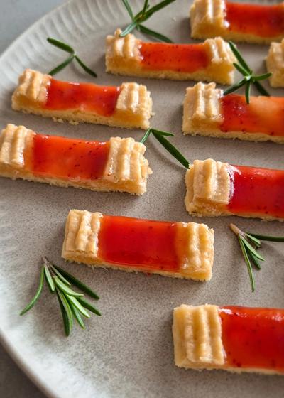 Eisenbahner Plätzchen – zarte Marzipanplätzchen mit fruchtiger Marmelade - Bild 3