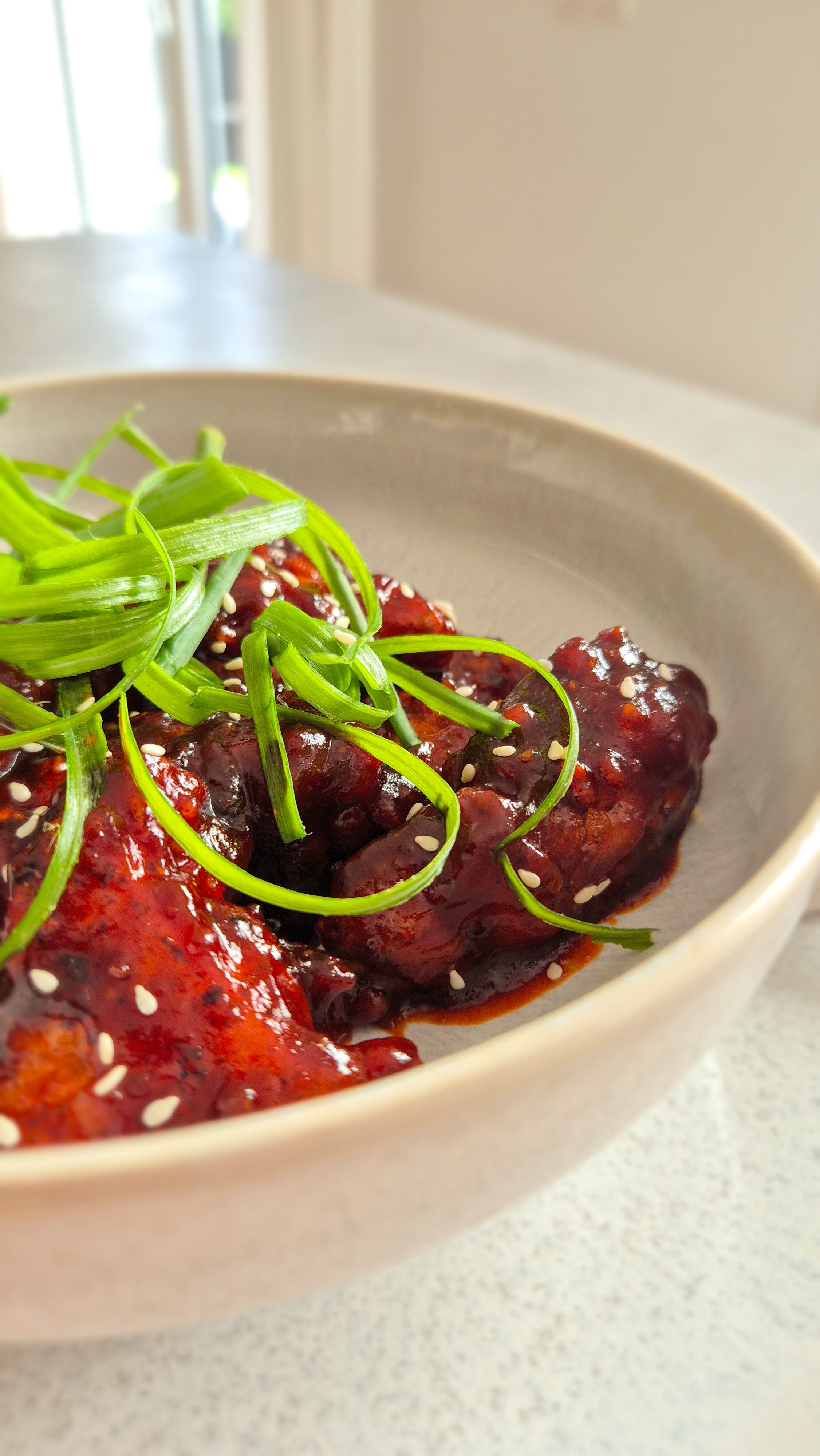 Yangnyeom Chicken - Koreanisches Fried Chicken mit süß-scharfer Sauce