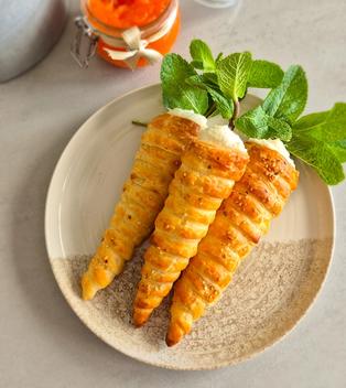 Blätterteig-Karotten mit zwei Füllungen (Süß & Herzhaft)