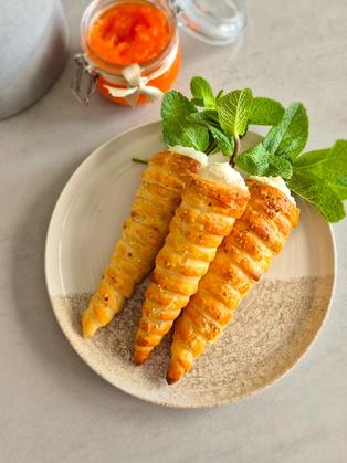 Blätterteig-Karotten mit zwei Füllungen (Süß & Herzhaft)