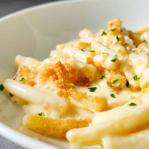 Mac’n’Cheese: Das Comfort Food aus den USA – cremig & goldbraun gebacken