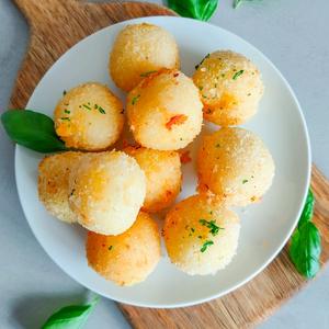 Knusprige Kartoffel-Käse-Bällchen