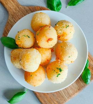 Knusprige Kartoffel-Käse-Bällchen