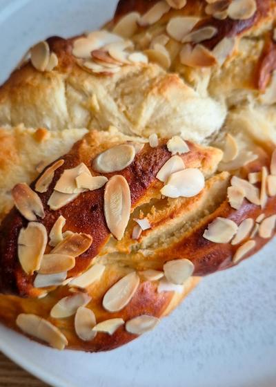 Marzipan Hefezopf – weich, aromatisch & perfekt für die Feiertage - Bild 3