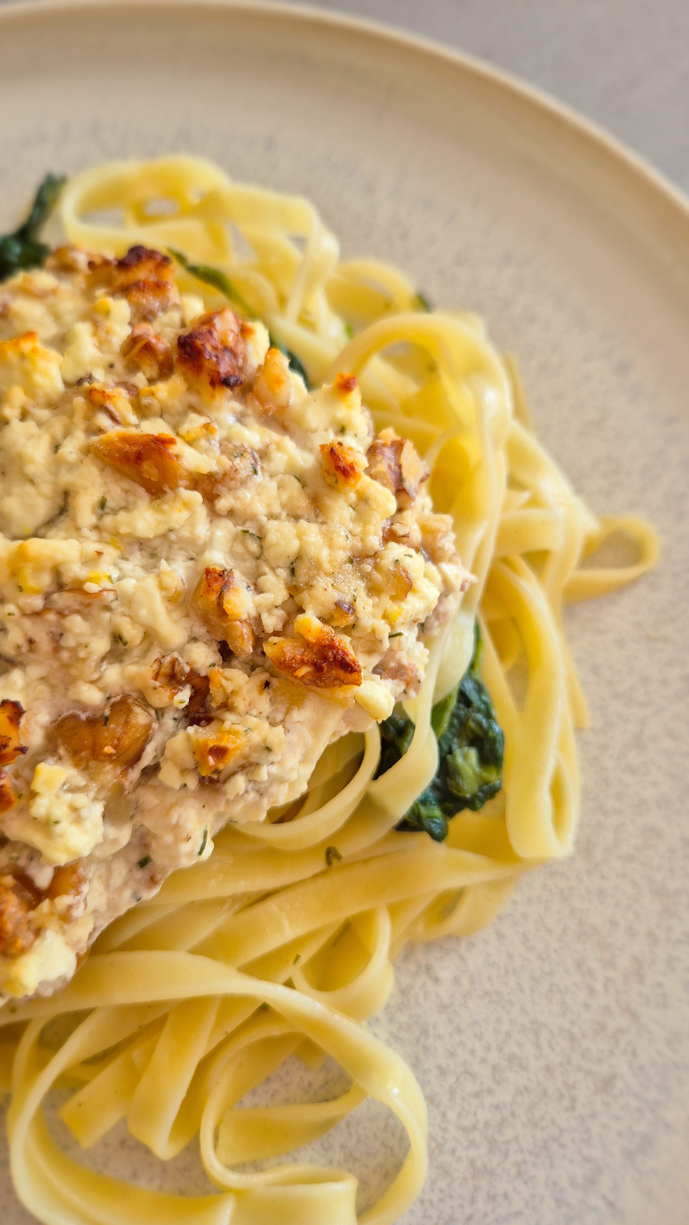 Ofenlachs mit Nuss-Feta-Kruste - Thumbnail 2