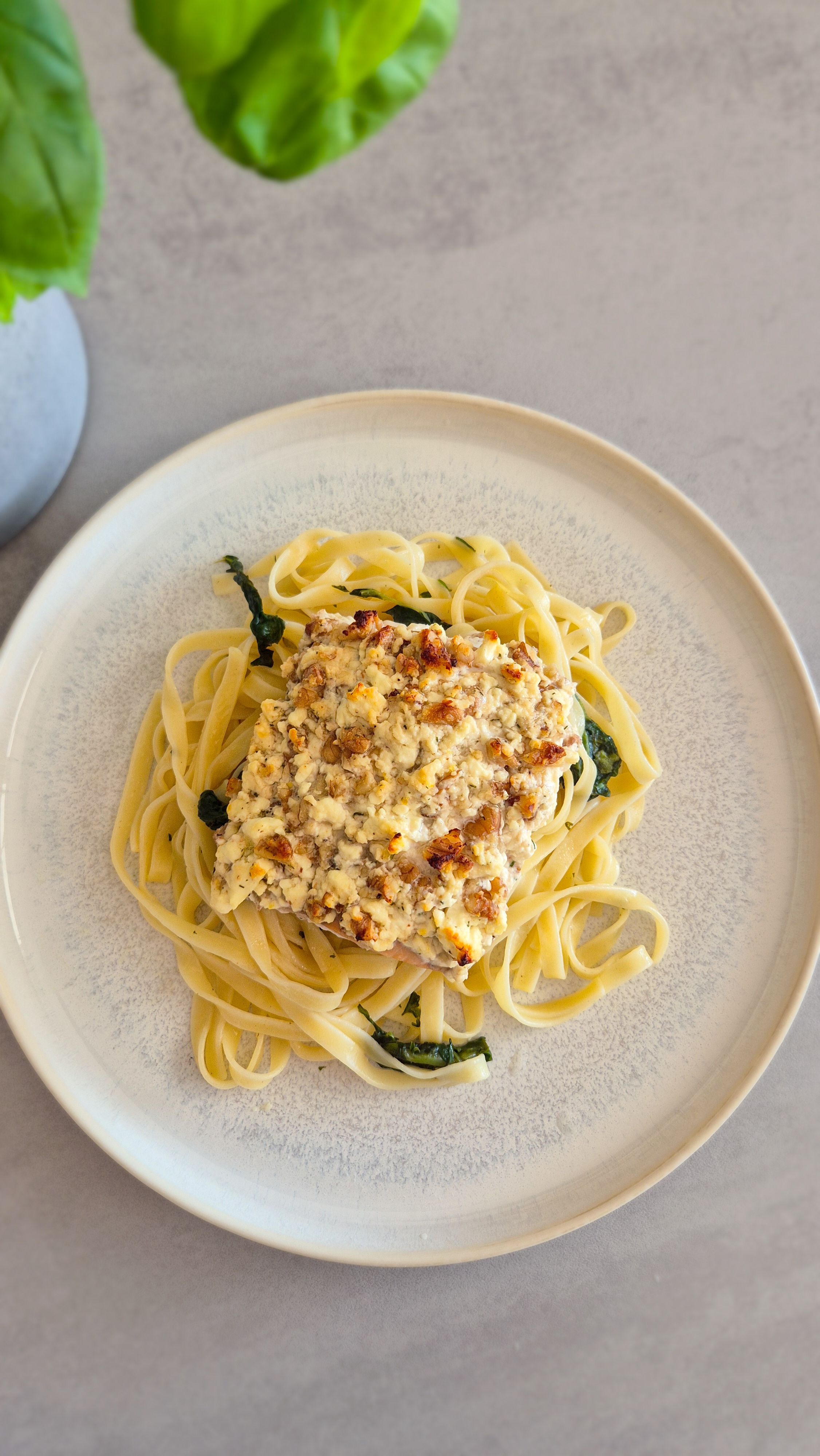 Ofenlachs mit Nuss-Feta-Kruste