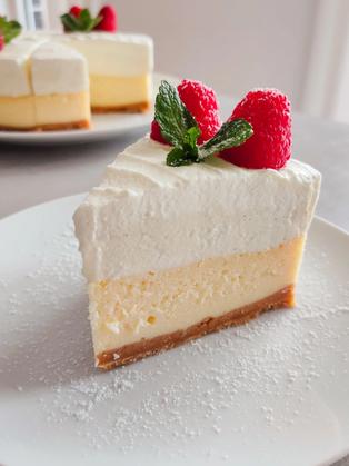 Vanilla White Chocolate Mousse Cheesecake