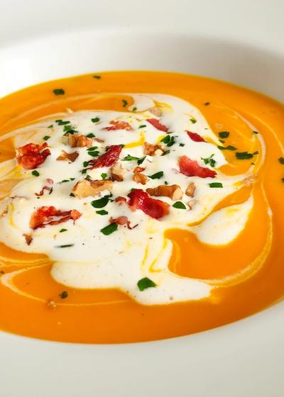 Cremige Hokkaido-Kürbissuppe mit Bacon und Ahornsirup - Hauptbild