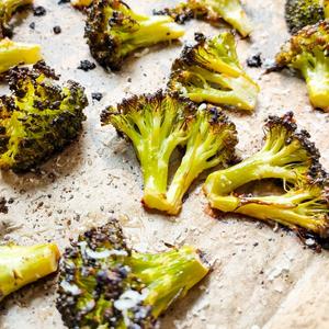 Knuspriger Brokkoli aus dem Ofen
