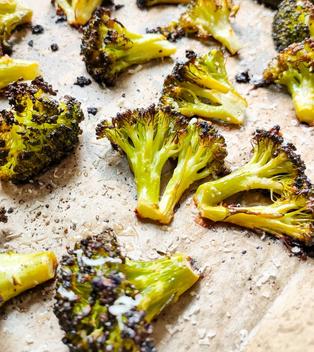 Knuspriger Brokkoli aus dem Ofen