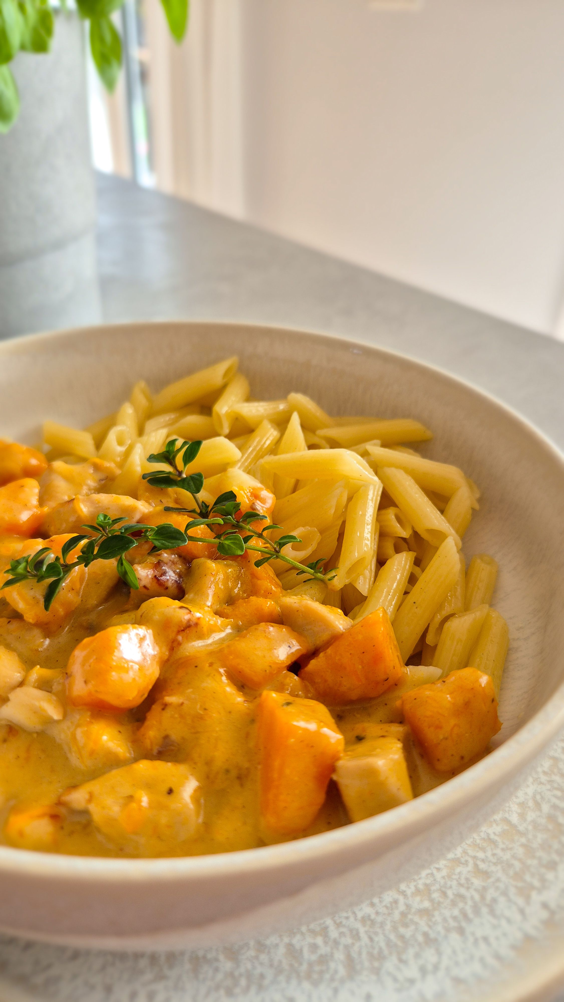 Herbstliche Pasta mit Hokkaido und Thymian - Thumbnail 4
