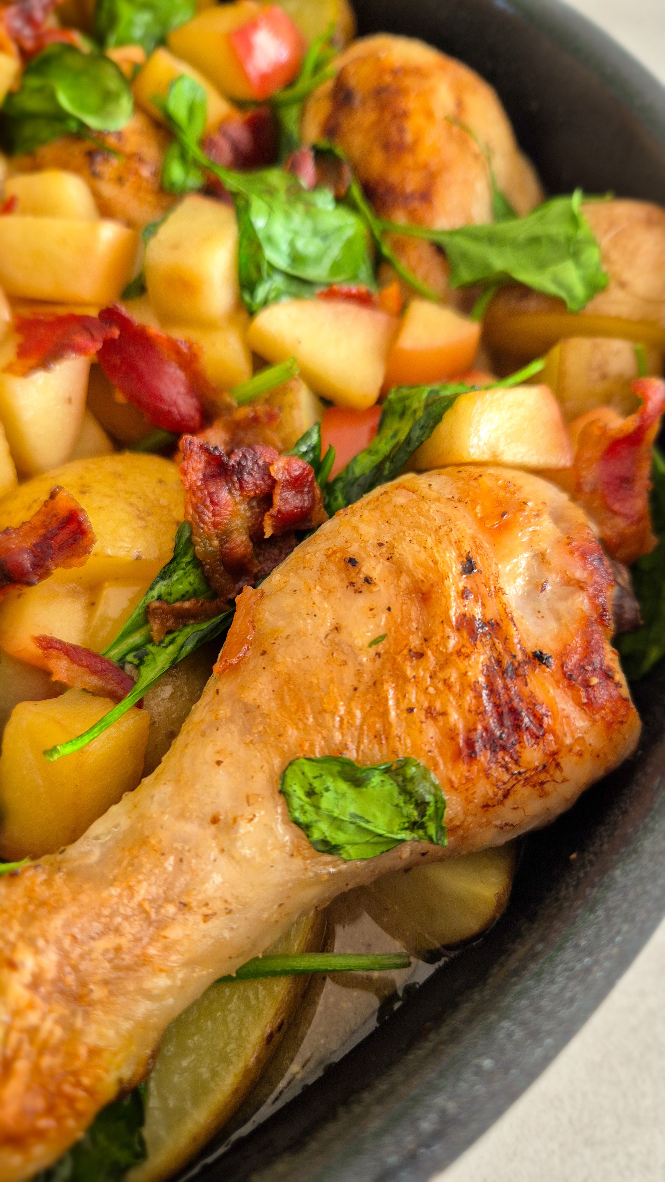 Herzhafte Apfel-Kartoffel-Hähnchen-Pfanne: Das perfekte One-Pan-Dinner - Thumbnail 2