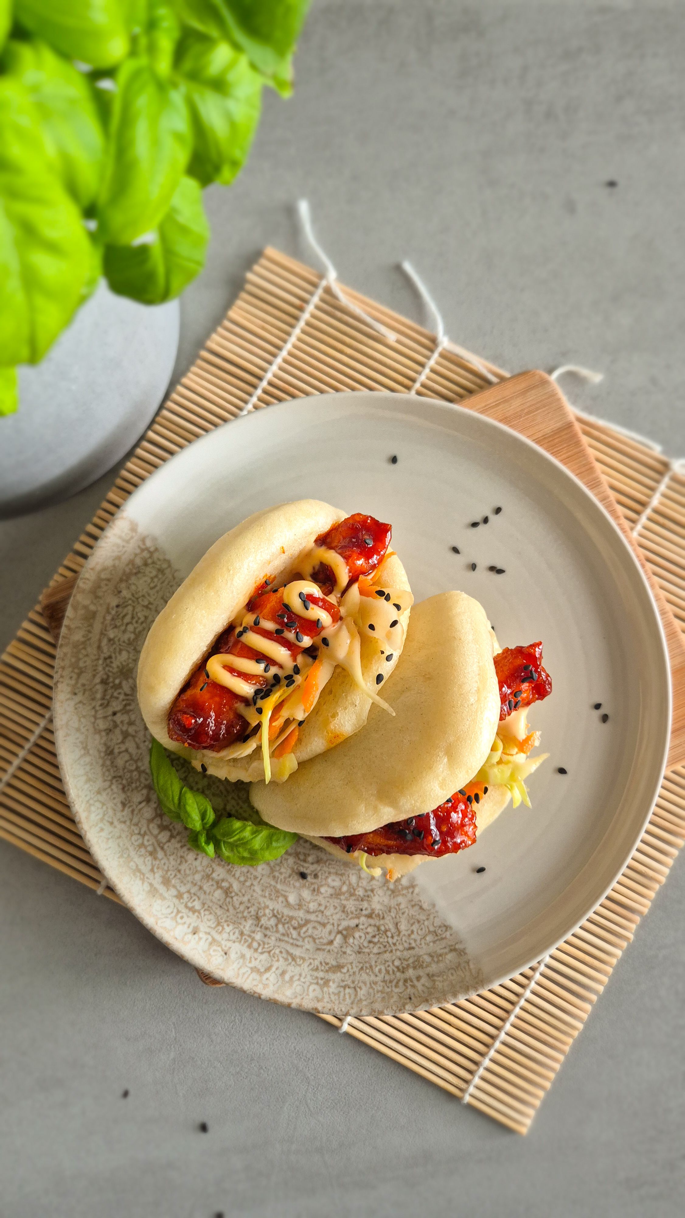 Fluffige Bao Buns mit Dakgangjeong - Korean Fried Chicken
