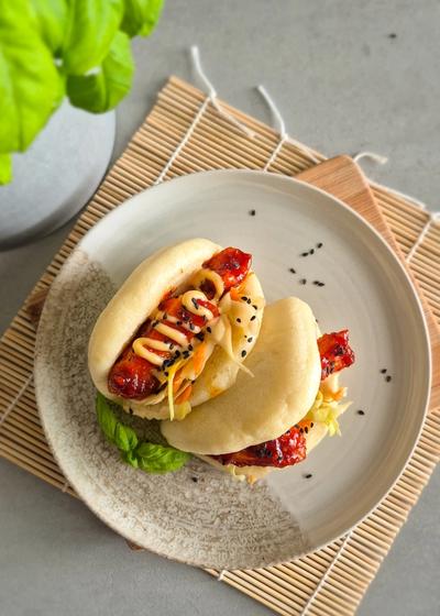 Fluffige Bao Buns mit Dakgangjeong - Korean Fried Chicken
