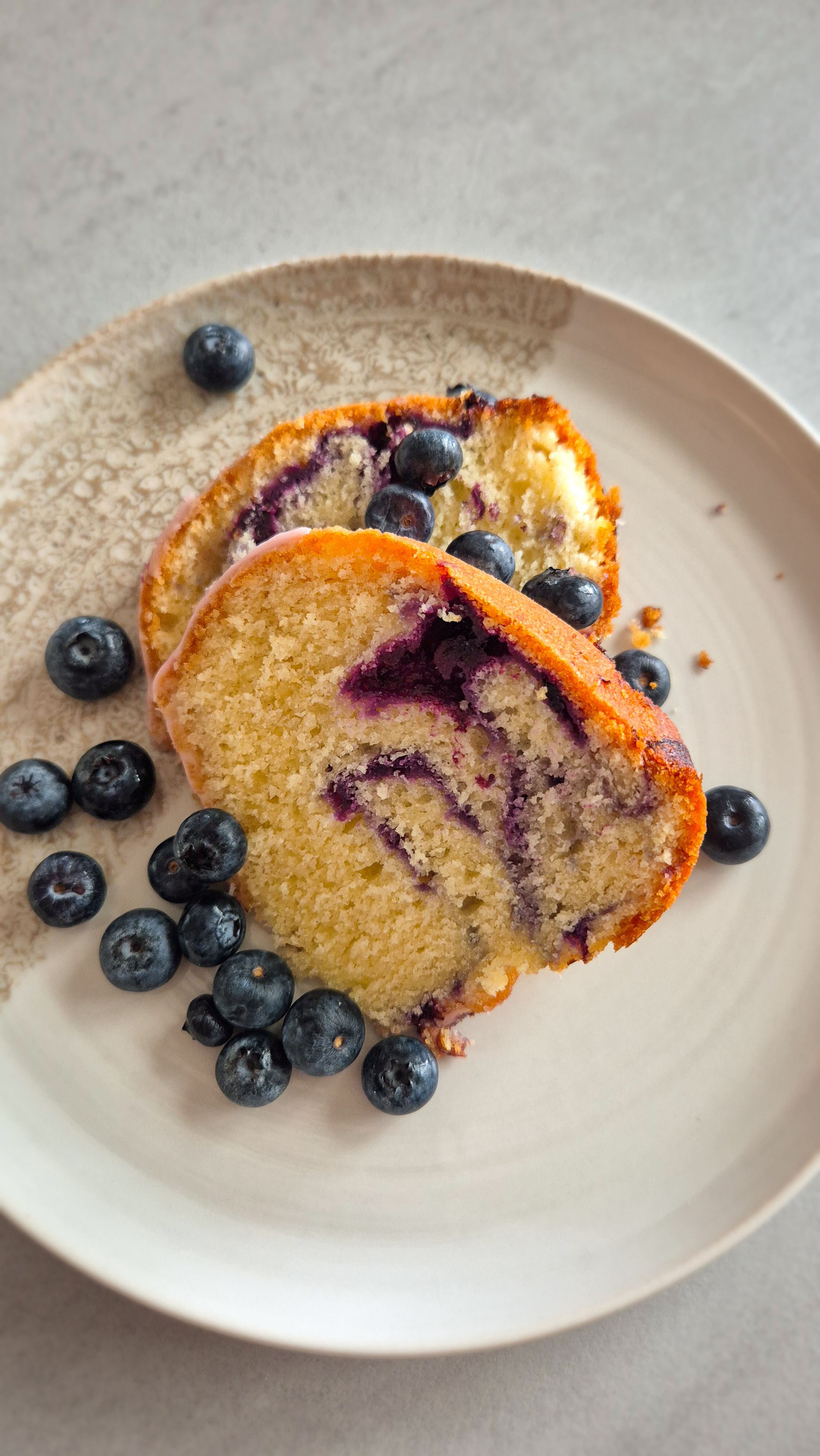 Saftiger Blaubeer-Marmorkuchen