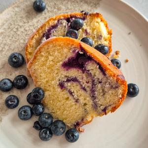 Saftiger Blaubeer-Marmorkuchen