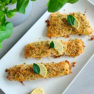 Gebackener Lachs mit knuspriger Parmesankruste