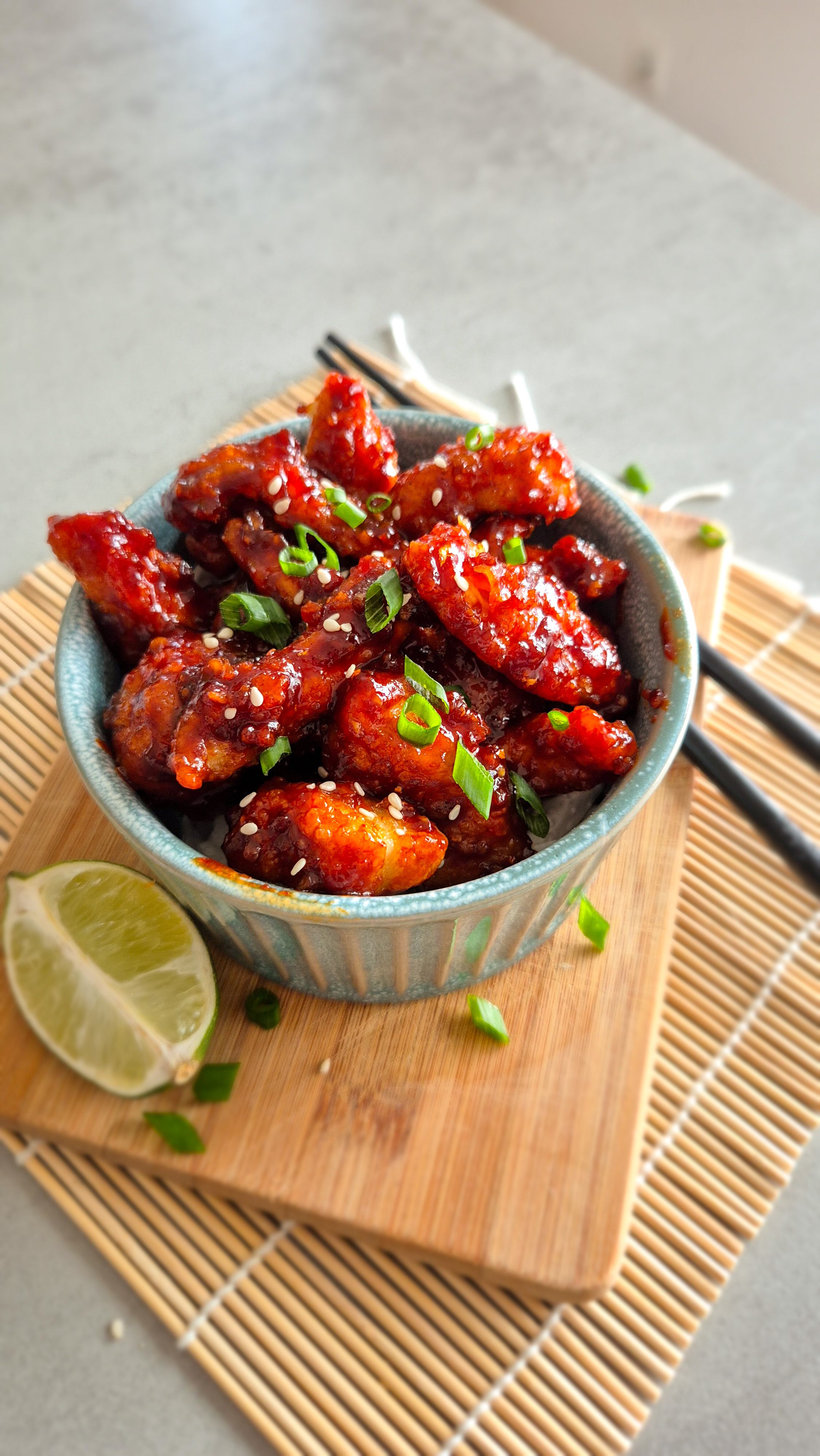 Dakgangjeong: Original Korean Fried Chicken – Knuspriges Hähnchen in süß-scharfer Glasur - Thumbnail 5