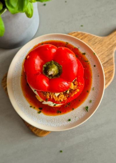 Gefüllte Paprika mal anders: Orientalischer Genuss mit Couscous & Feta - Hauptbild